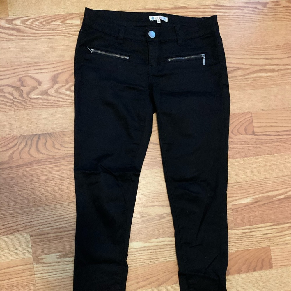 Black skinny pants